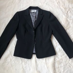 Tahari black suit jacket. Size 6. Fully and beautifully lined.